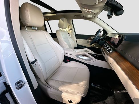 Used 2025 Mercedes-Benz GLS 450 4MATIC image 31