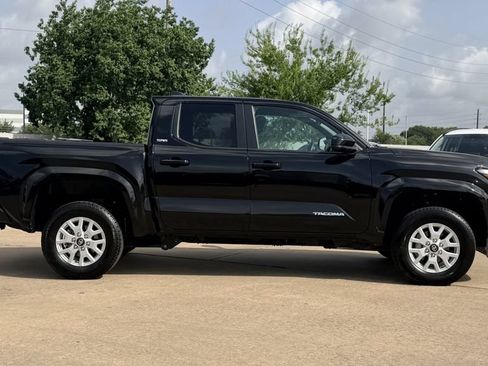 Used 2024 Toyota Tacoma SR5 AWD/4WD image 6