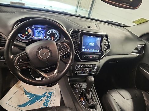 Used 2021 Jeep Cherokee Limited image 9