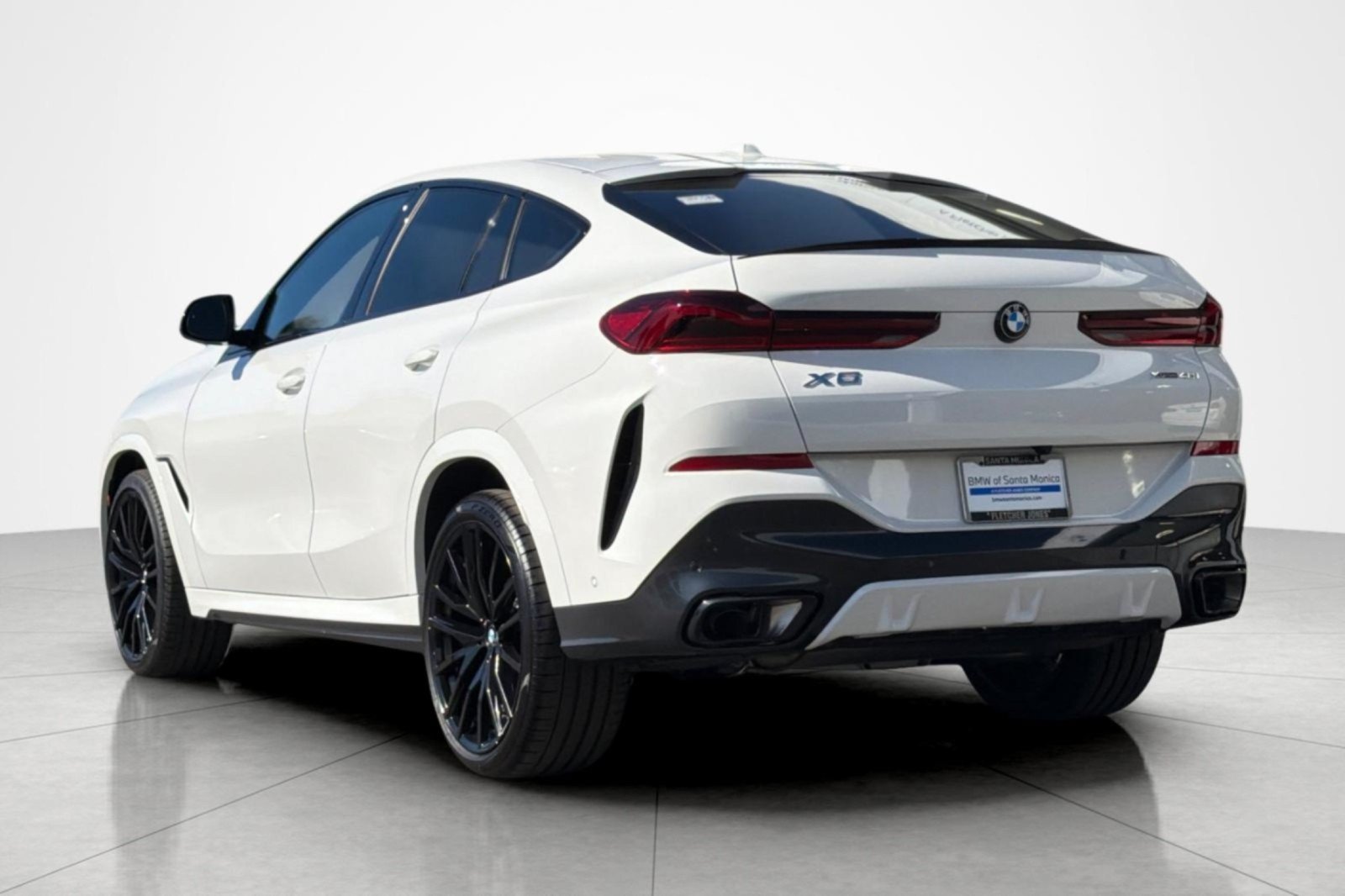 Used 2025 BMW X6 xDrive40i w/ Premium Package AWD/4WD image 3