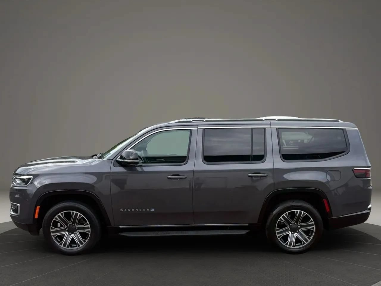 Used 2024 Jeep Wagoneer Series II AWD/4WD image 2