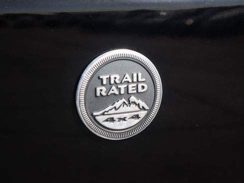 Used 2015 Jeep Wrangler Unlimited Sahara w/ Connectivity Group AWD/4WD image 22
