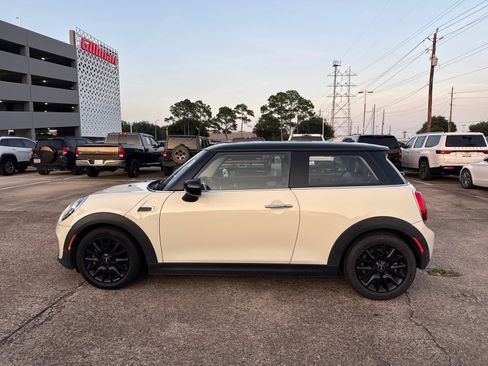 Used 2020 MINI Cooper 2-Door Hardtop w/ Storage Package FWD image 5