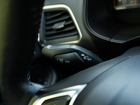 Used 2024 Ford Edge Titanium image 25