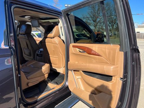 Used 2015 Cadillac Escalade ESV Platinum image 24