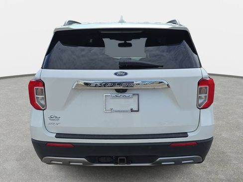 Used 2022 Ford Explorer XLT w/ Equipment Group 202A RWD image 6