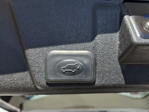 Used 2017 Chevrolet Traverse LT FWD image 9