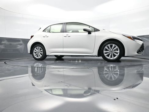 New 2025 Toyota Corolla SE image 28