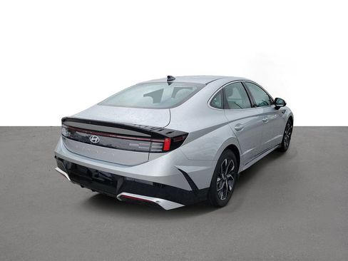 Used 2025 Hyundai Sonata SEL FWD image 3