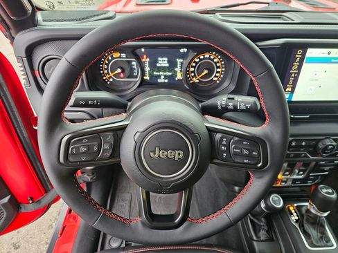 Used 2024 Jeep Wrangler Rubicon w/ Technology Group image 19