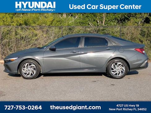 Used 2024 Hyundai Elantra SEL image 2