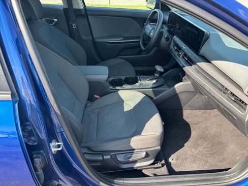 Used 2025 Kia K4 LXS image 35