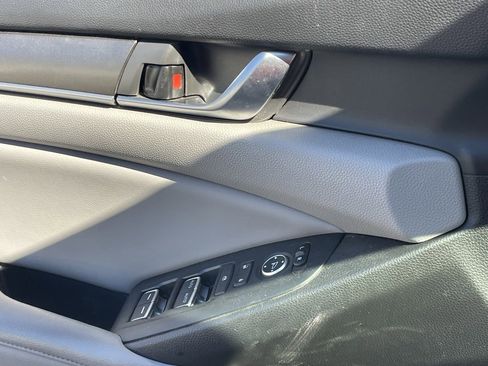 Used 2018 Honda Accord LX image 8