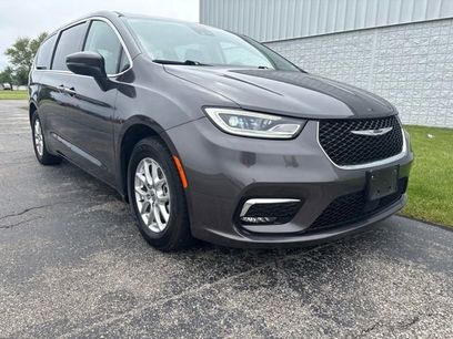 Used 2023 Chrysler Pacifica Touring-L