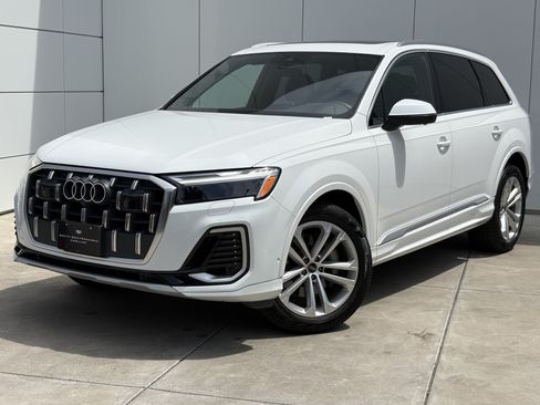 Used 2025 Audi Q7 3.0T Premium Plus AWD/4WD image 2