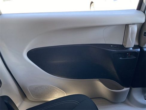 Used 2023 Chrysler Voyager LX image 23