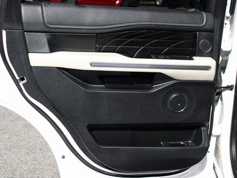 Used 2019 Ford Expedition Platinum image 34