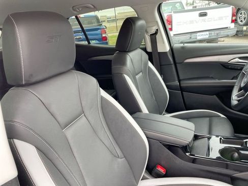 Used 2025 Buick Envision Sport Touring image 17
