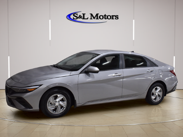 Used 2026 Hyundai Elantra SE FWD image 3