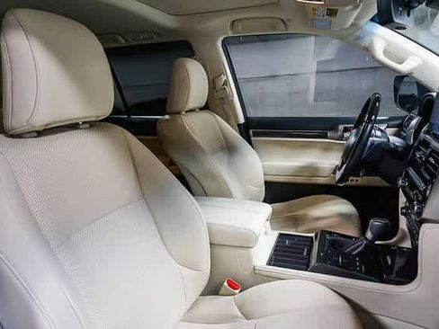 Used 2023 Lexus GX 460 Premium w/ Accessory Package image 17