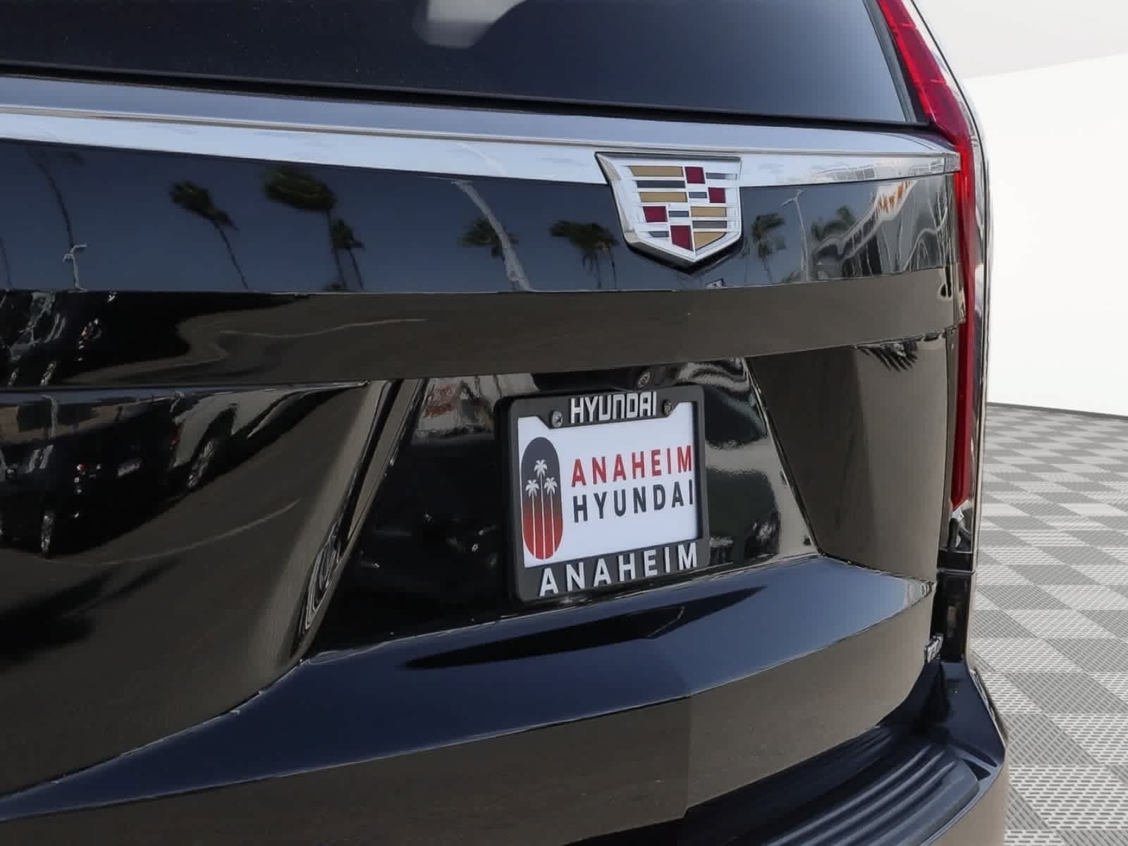 Used 2023 Cadillac Escalade ESV Premium Luxury Platinum AWD/4WD image 12