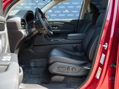 Used 2025 Honda Pilot Elite image 16