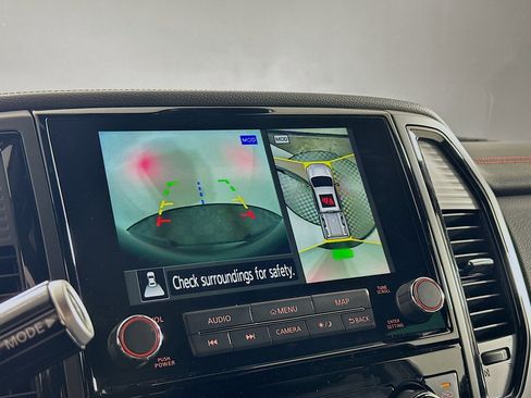 Used 2024 Nissan Titan PRO-4X w/ Pro-4x Convenience Package image 23