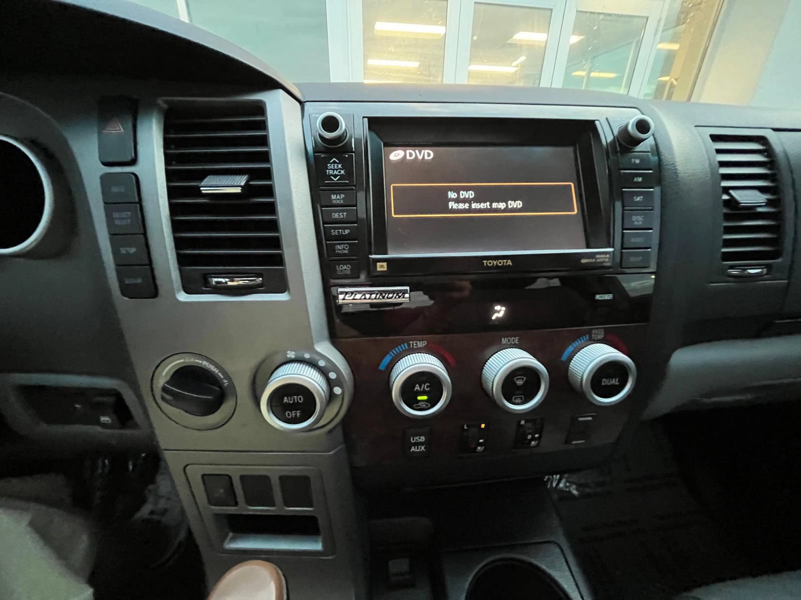 Used 2010 Toyota Tundra Limited w/ Platinum Pkg AWD/4WD image 17