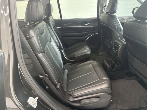 Used 2023 Jeep Grand Cherokee L Limited w/ Luxury Tech Group II AWD/4WD image 13