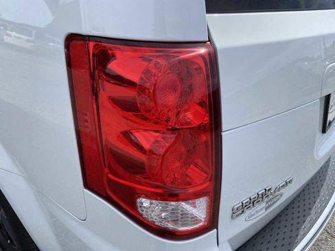 Used 2019 Dodge Grand Caravan GT image 11