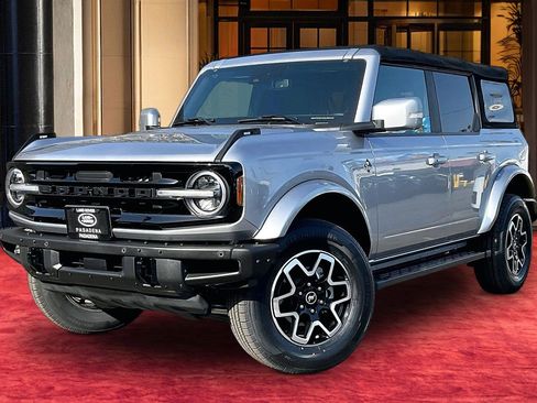 Used 2022 Ford Bronco Outer Banks image 1