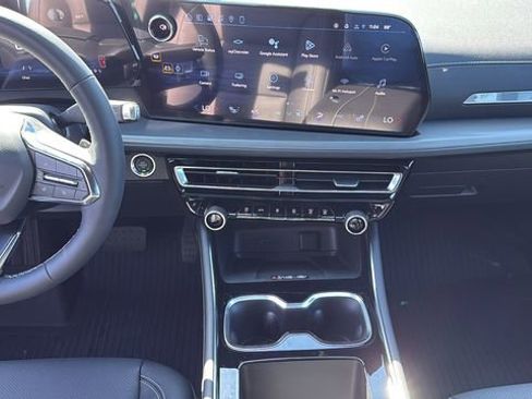 New 2026 Chevrolet Traverse LT w/ Sun and Wheel Package image 24