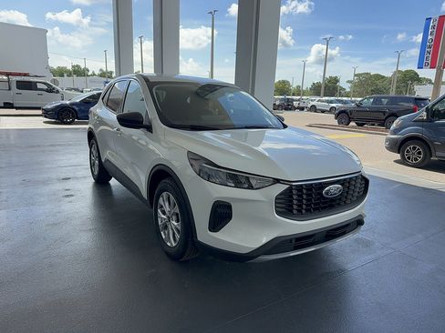 Certified 2023 Ford Escape Active w/ Tech Pack #1 FWD image 4