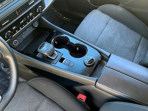 Used 2023 Nissan Rogue SV image 15