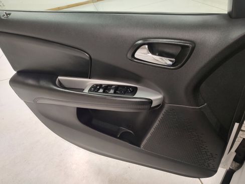 Used 2020 Dodge Journey SE w/ SE Popular Equipment Group image 8