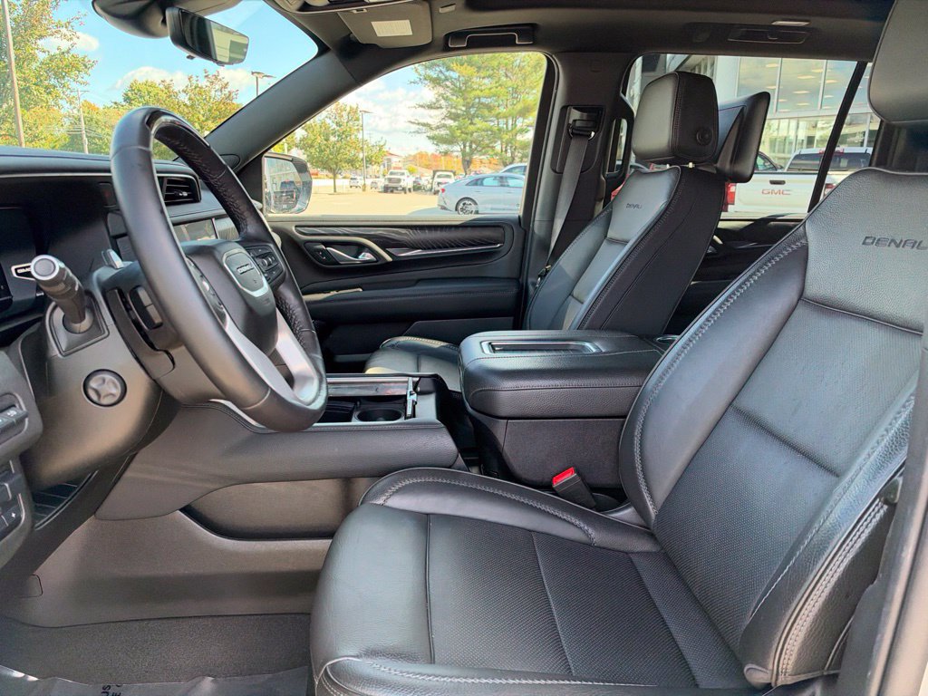 Used 2023 GMC Yukon XL Denali w/ Denali Reserve Package AWD/4WD image 13