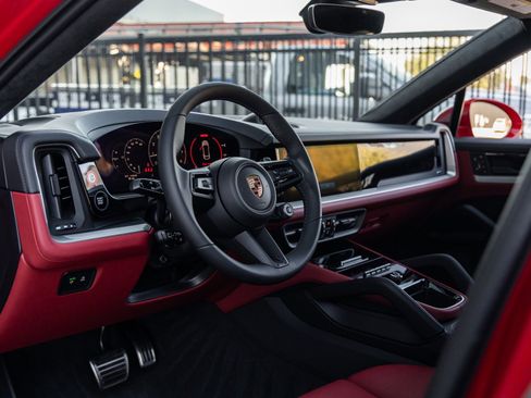 New 2026 Porsche Cayenne S image 4