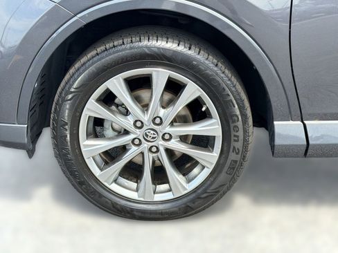 Used 2017 Toyota RAV4 Platinum FWD image 11