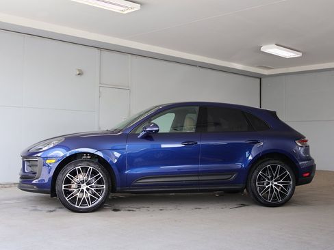 Used 2025 Porsche Macan image 2