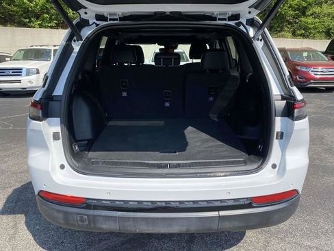 Used 2023 Jeep Grand Cherokee Altitude image 12