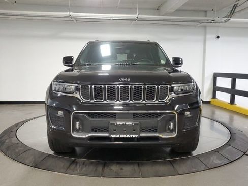 Used 2022 Jeep Grand Cherokee L Overland w/ Luxury Tech Group IV AWD/4WD image 12