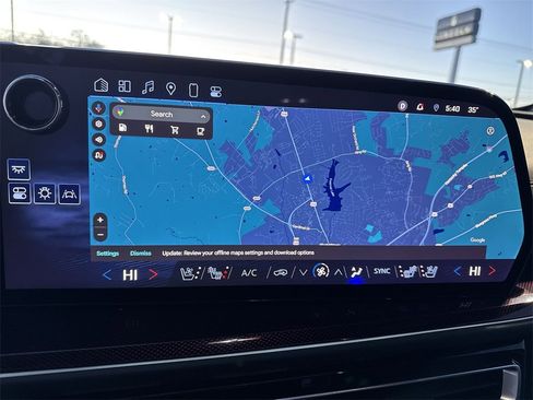 Used 2024 Chevrolet Traverse RS image 18