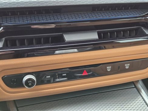 Certified 2025 BMW 330i xDrive Sedan w/ Premium Package image 19