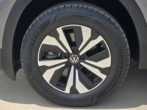Used 2024 Volkswagen Atlas Cross Sport SE FWD image 11