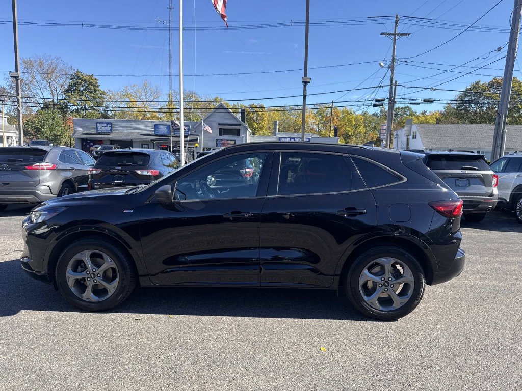 Certified 2023 Ford Escape ST-Line AWD/4WD image 2