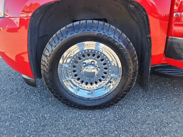 Used 2011 Chevrolet Avalanche LT w/ Luxury Package AWD/4WD image 28