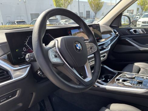 Certified 2025 BMW X7 xDrive40i image 16