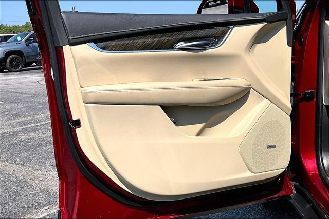 Used 2017 Cadillac XT5 FWD w/ LPO, Wheel Lock Package image 20