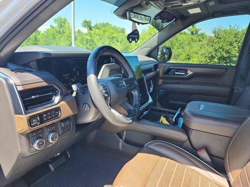 Certified 2025 GMC Yukon XL Denali Ultimate AWD/4WD image 18