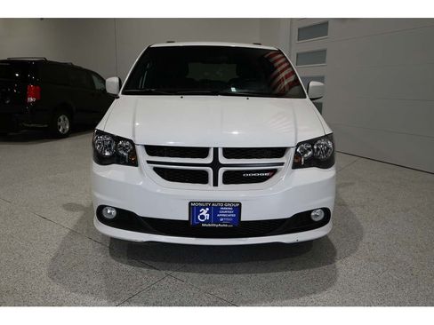 Used 2016 Dodge Grand Caravan R/T FWD image 4